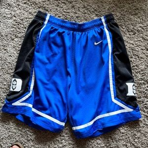 Mens duke stitched shorts. Xl.